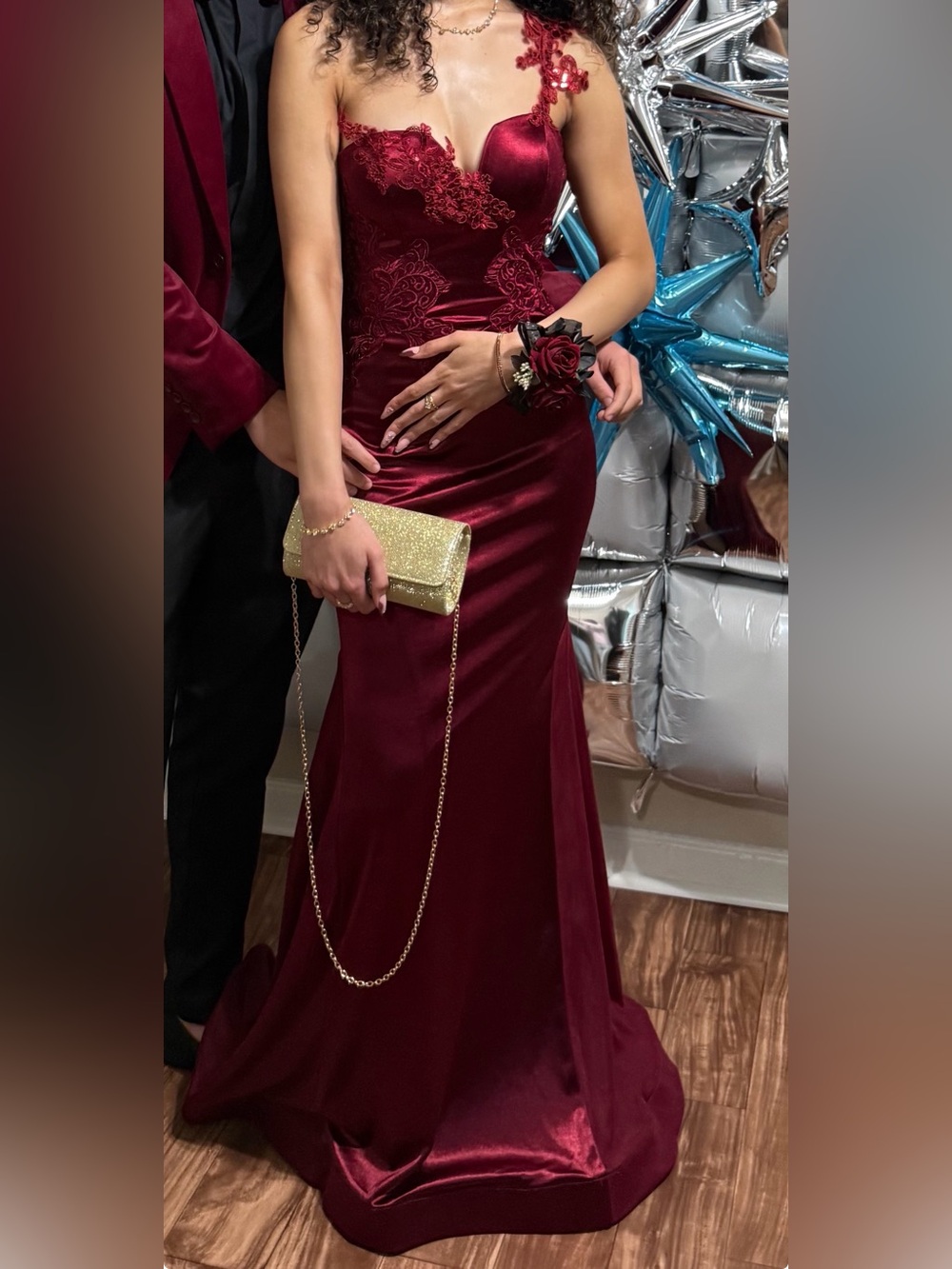 Elegant Burgundy Velvet Evening Gown